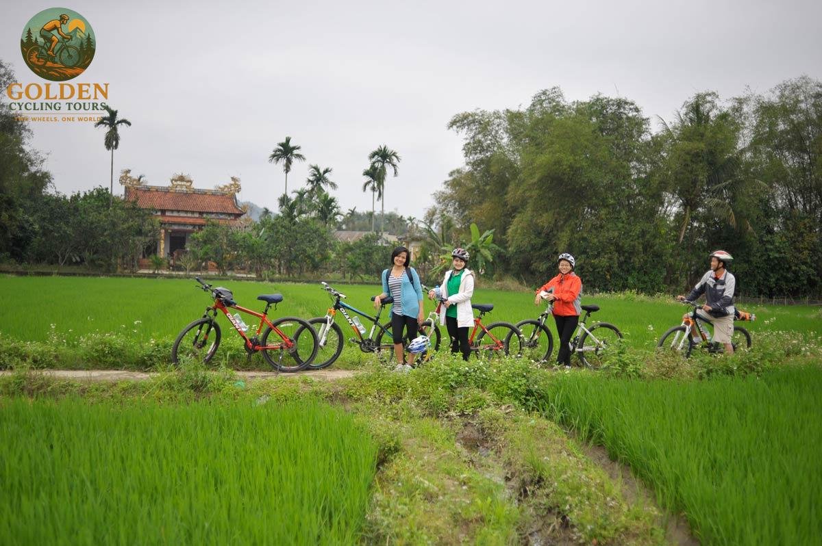 Half-Day Biking to Thuy Bieu Village: Garden Houses & River Cruise